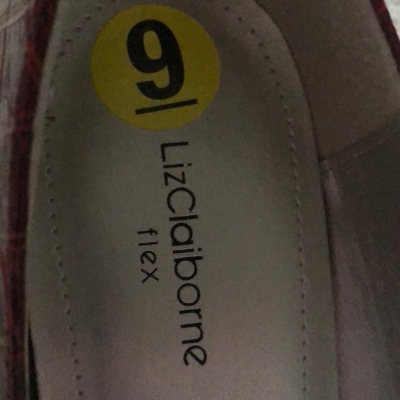 Like New Liz Claiborne flex size 9 red heels - Picture 4 of 4